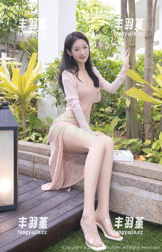 秀人网 - 优酱+吊带=写真合集？想象中的画面，快来看吧！