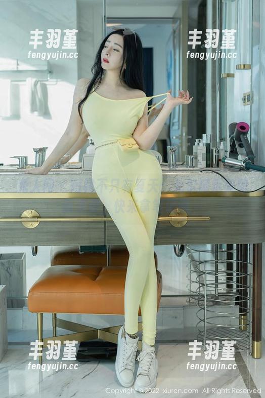 秀人网-允尔 秀人网 - 短裙不只有夏天:允尔展示美图新资源,快来拿笔记哦~