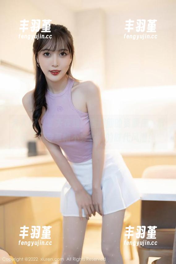 秀人网 - 夏天在线：唐翩翩的资源库，展示“只穿草帽不穿衣”的时代风潮！