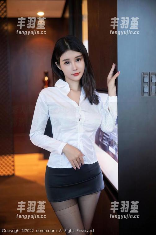 秀人网 - 李佳芮Cherie的白裙写真集，高清得让人想盯着不放，有点过分了吧？