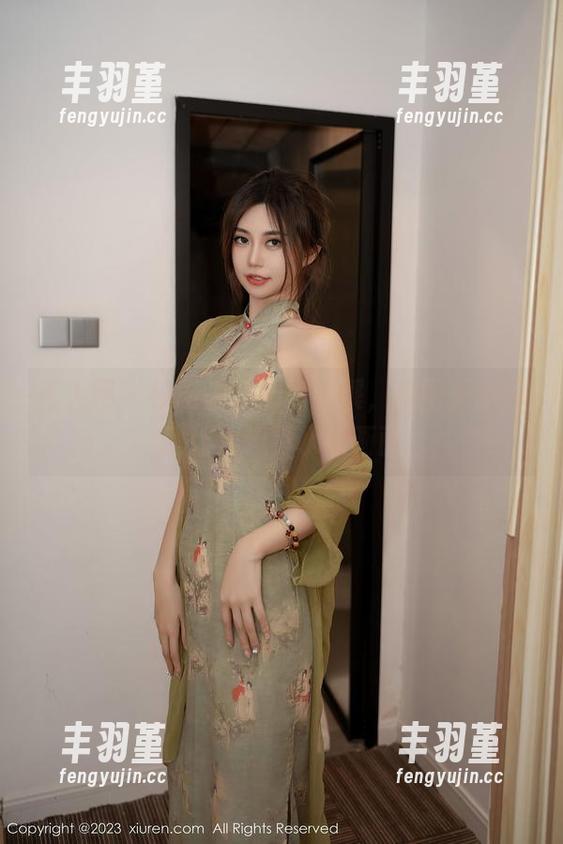 秀人网 - 校园里的油田溪溪，原图更新也是让人流口水的画面