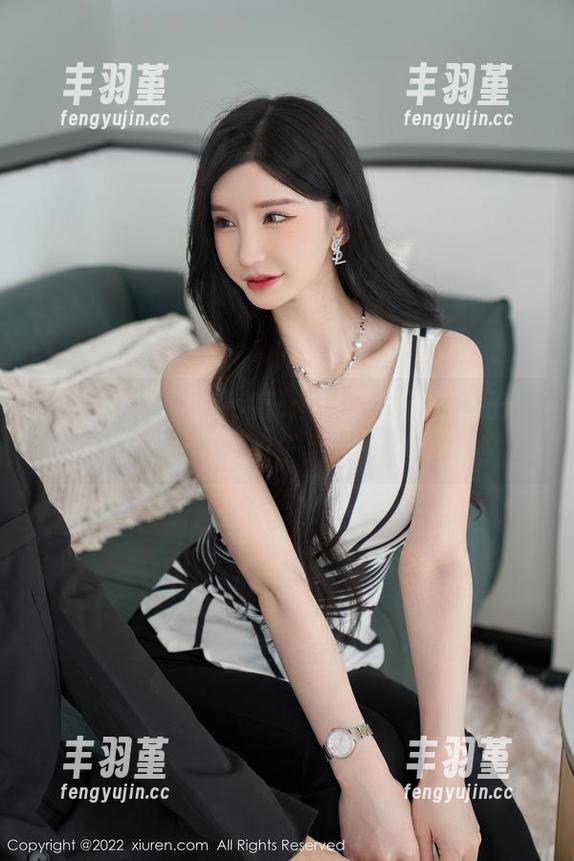 秀人网 - 图片流浪记：当萌白酱的女王角色与我的午后茶相遇
