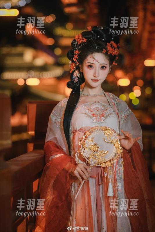 梅花若隐若现，紫氯氯的高清资源让你目不暇接，来一波吧。