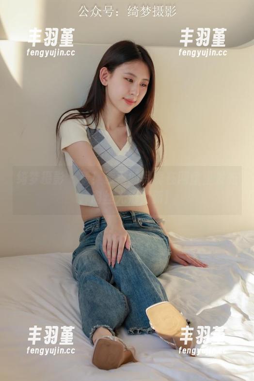 绮梦摄影-章章 绮梦摄影 - 看!章章的写真在网盘里发光,肉丝光滑如新!