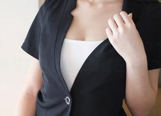 美媛馆 - 为什么K8傲娇萌萌Vivian拍旗袍写真时，连肌肤都在发光？