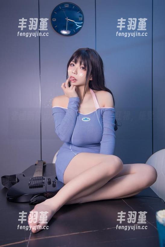 套图新鲜出炉！自闭颜球球的红裙，感觉连我都被带走了
