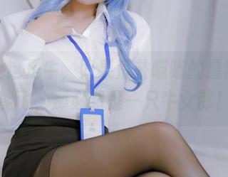 理论上这是牛，如果荒井喵喵的最新套图能飞，那必然是一只牛女郎！