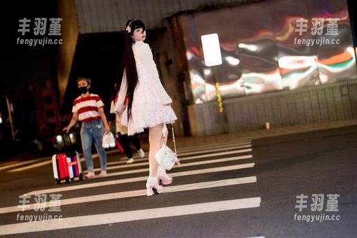 CITYGIRL写真集来啦！落落Raku又何止美丽呢，别想太多！