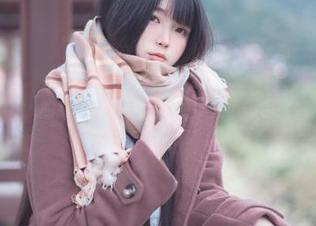 下载落落Raku的双马尾，甚至你的桌面可能会更好看？哈哈！