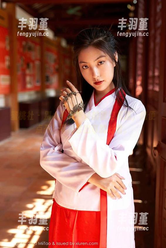 蜜桃社 - 别小看木奈奈的镂空精选，随便点开，可能会出奇的好看。