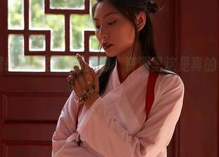 蜜桃社 - 裙摆轻扬，杏子的美脚，资源里这是真的么，太调皮吧！
