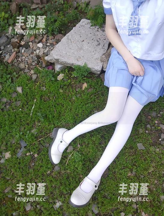 高清写真集里的西尔酱与校服白丝，嗯…要审美还是要清醒？