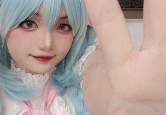 小公主许枳的定制写真：别让她注意到那个掉在地上的巧克力！