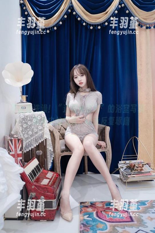 不止是洗澡！“过期米线线”的浴室写真，照片中的气氛，让我反复琢磨