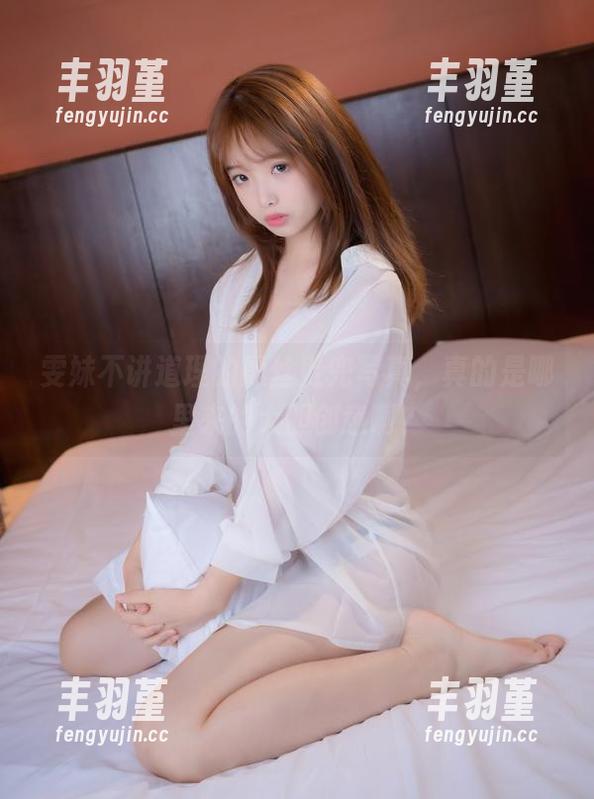 雯妹不讲道理的黑丝肚兜写真，真的是哪里来的大胆创意啊？