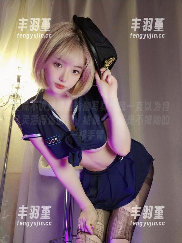 雯妹不讲道理的瑜伽写真：我一直以为自己灵活得像面条，结果……还是不如她的一根手臂。