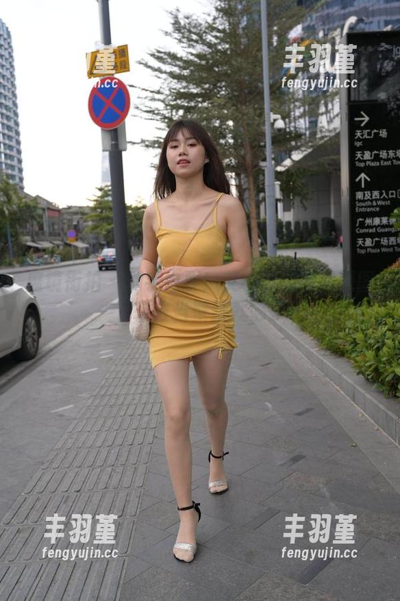 魔镜街拍 - 剁手也要！艾小青的裸足原图，拿去当壁纸就够了